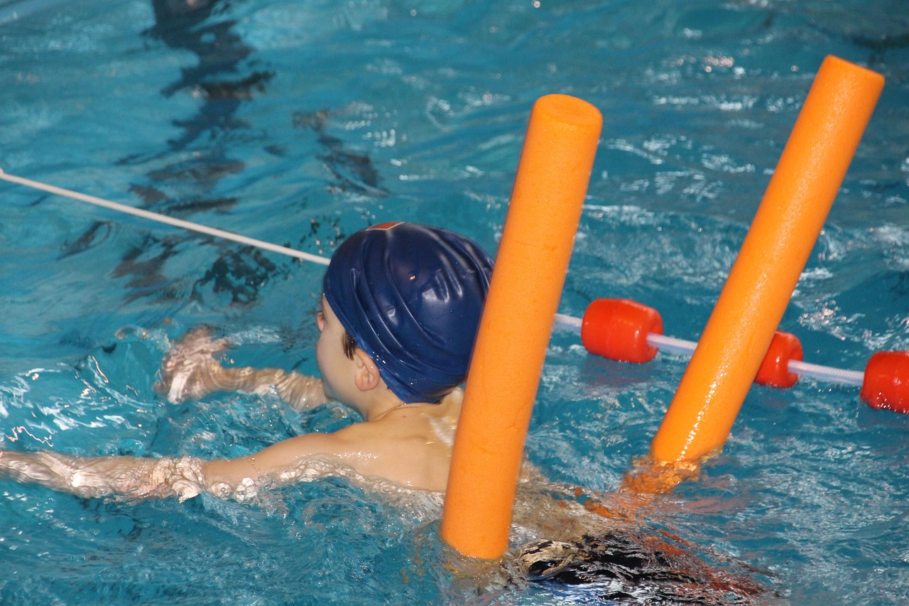 swim, swimming pool, swimming noodle, water, noodle, young, fun, sports, active, nature, child, to learn, swimming course, swimming lessons